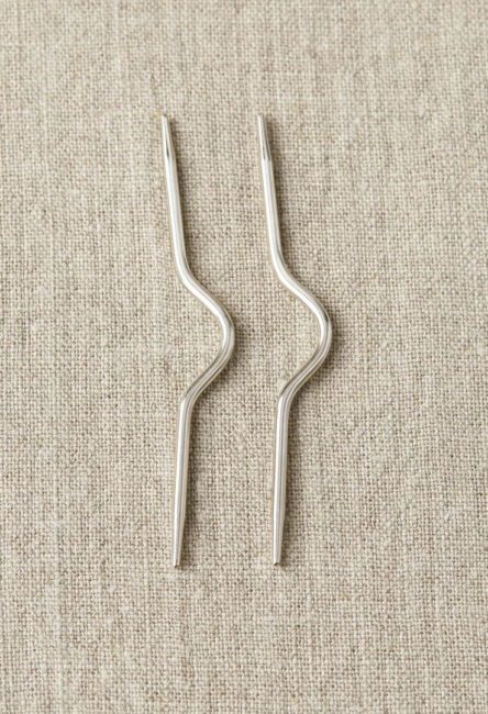 Pigtail needle curved cable needle cocoknits